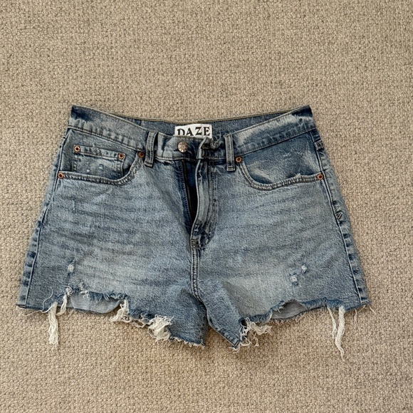 Daze Women's Frayed Hem Denim Shorts - Picture 1 of 2